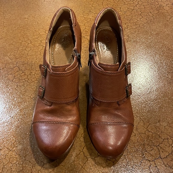 Clarks Flyrt Fancy Bootie/Pump - Picture 2 of 8